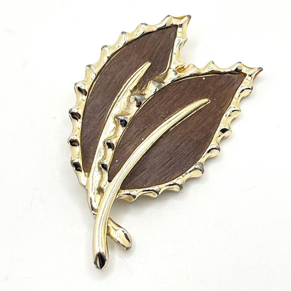 Vintage Retro Sarah Coventry Gold Tone Foliage Leaf Pin Brooch w/ Wood Grain
